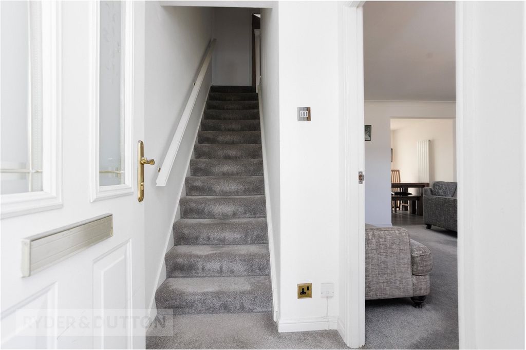 Property photo 2 of 36 Entrance Hall