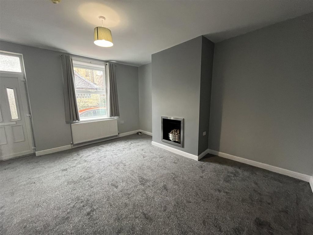 Property photo 3 of 12 Lounge