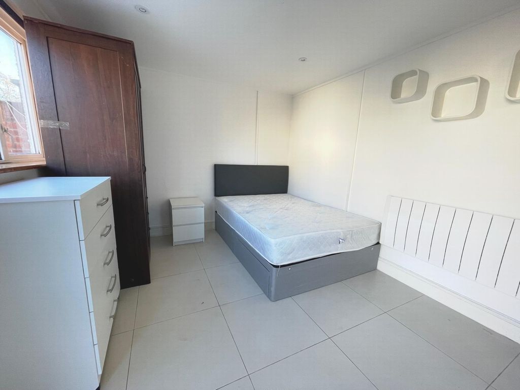 Property photo 1 of 4 Photo 3