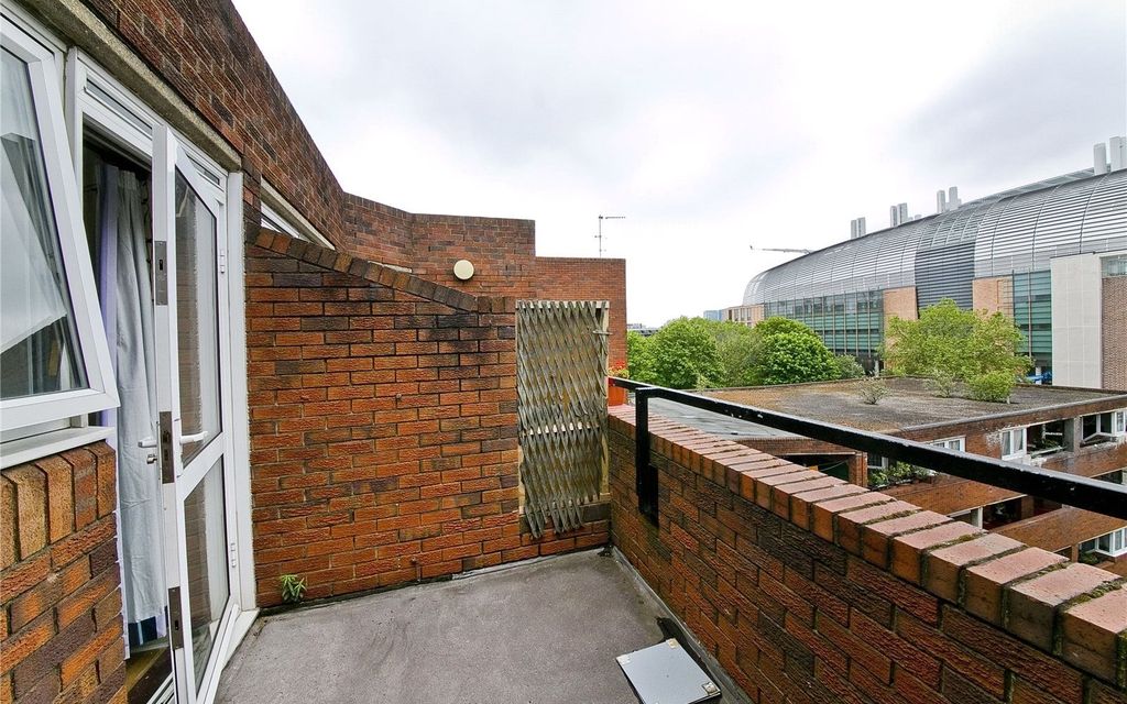 Property photo 1 of 17 Photo 8