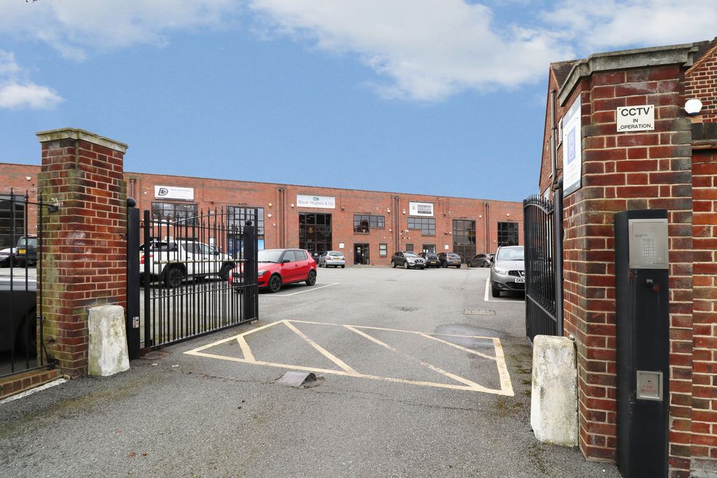 Property photo 2 of 8