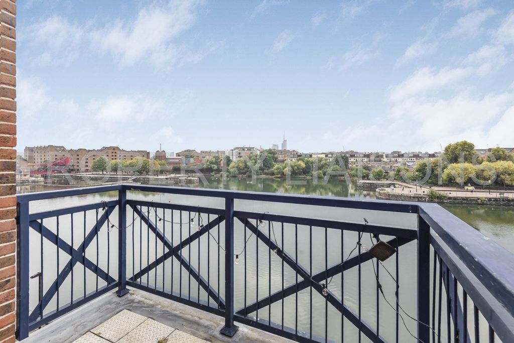 Property photo 3 of 17 Photo 1