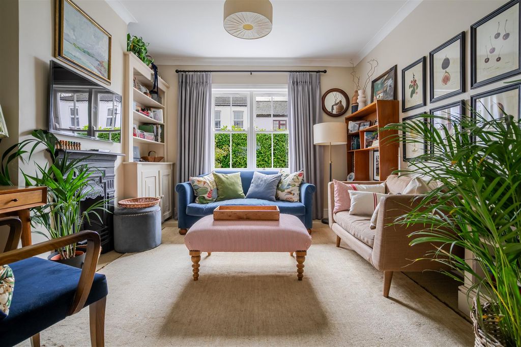 Property photo 2 of 10