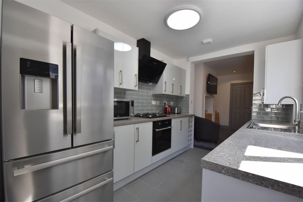 Property photo 1 of 10 Kitchen A.Jpg