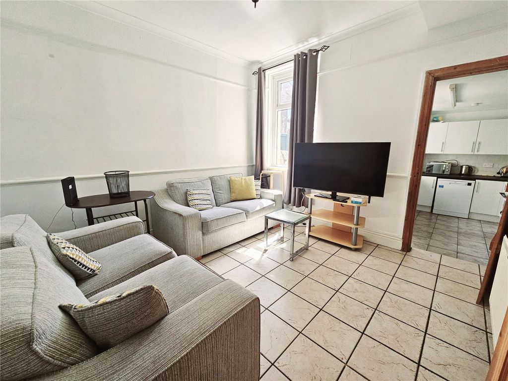 Property photo 2 of 15 Lounge