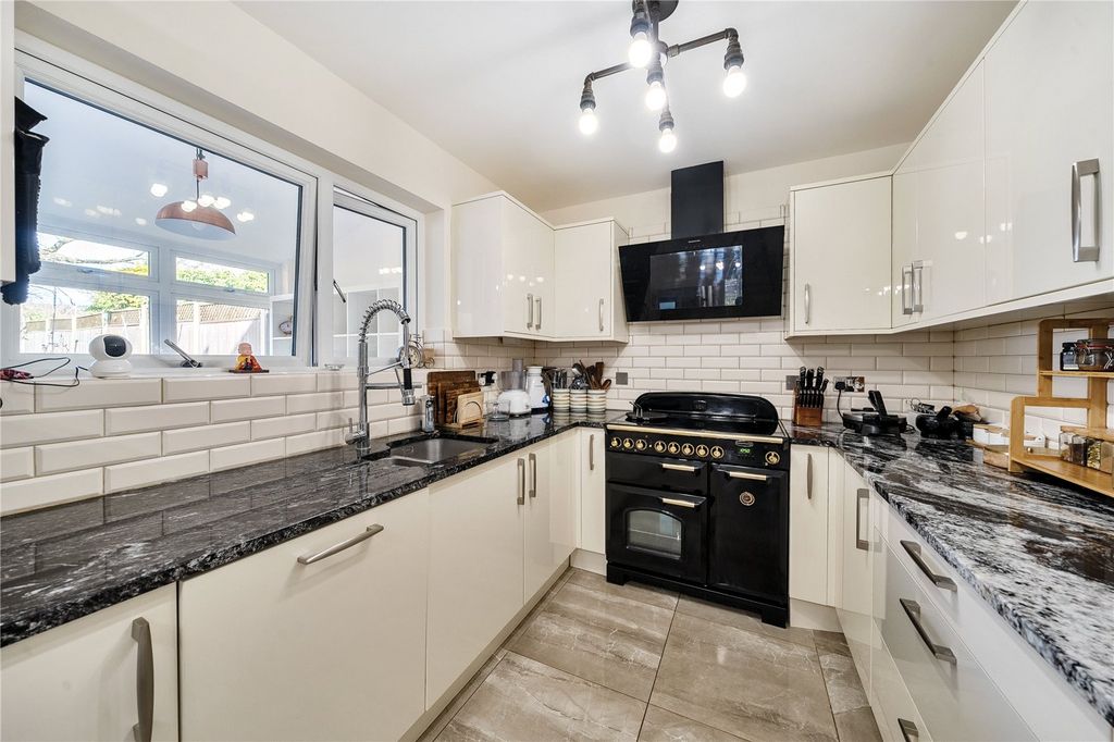 Property photo 2 of 37 Picture No. 06