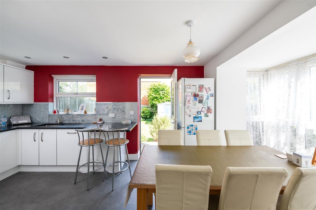 Property photo 3 of 19 6 Burrage Road Internals14.Jpg
