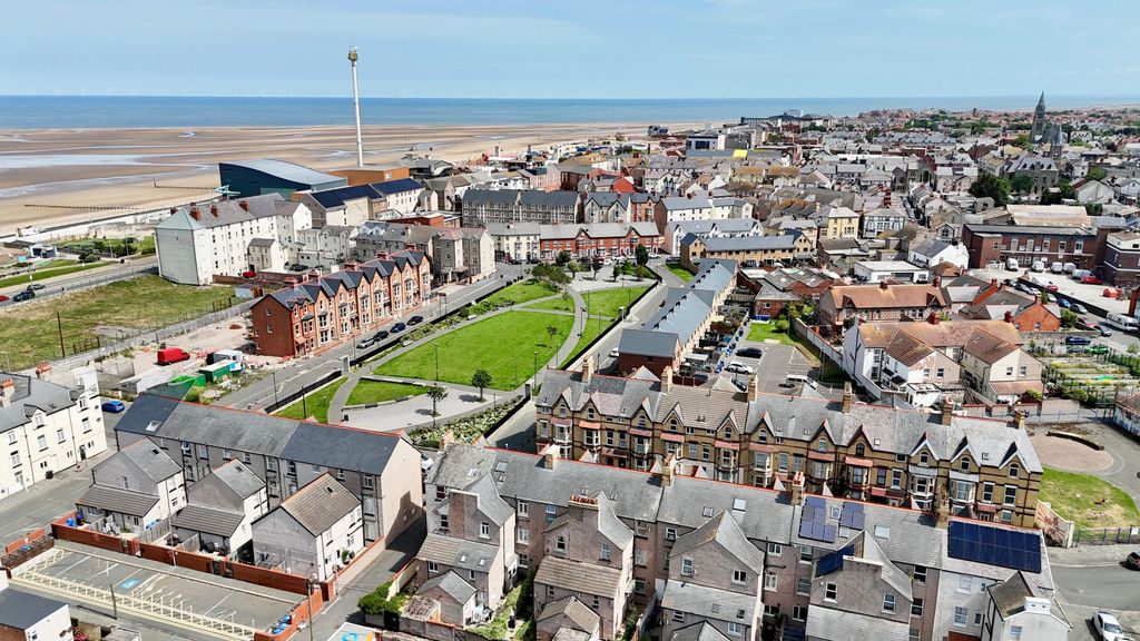 Property photo 2 of 27