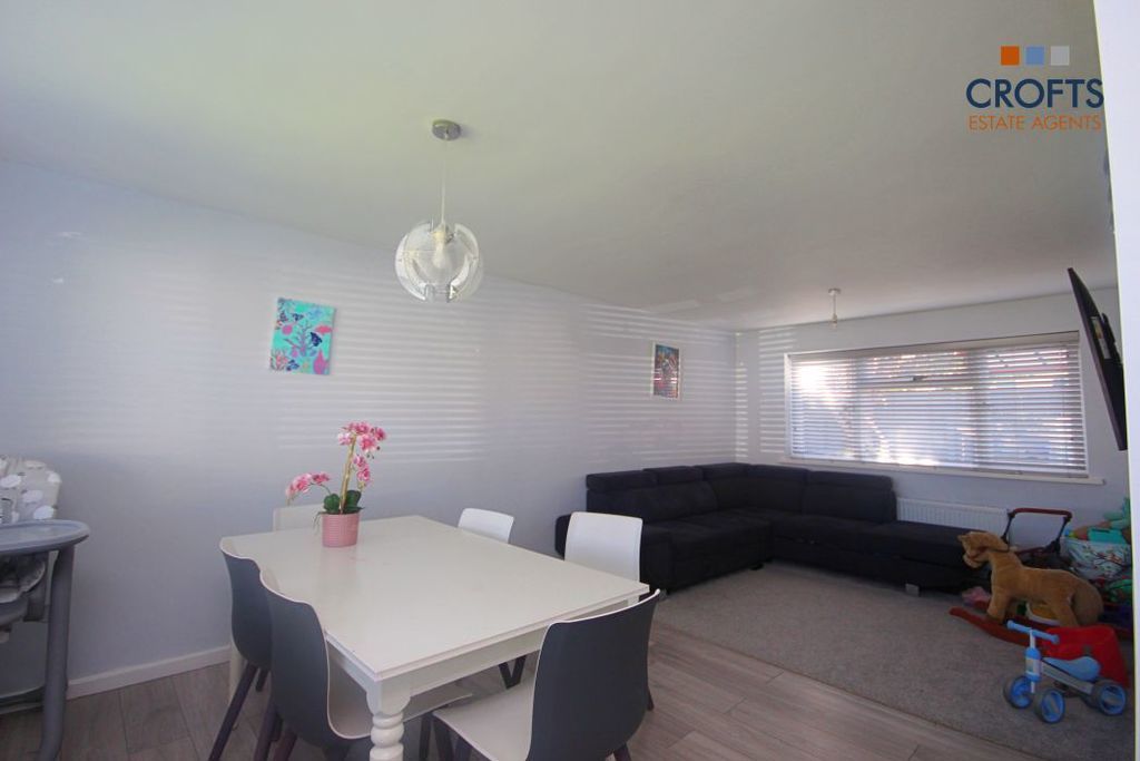 Property photo 2 of 13 Lounge