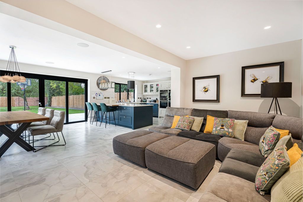 Property photo 3 of 23 Photograph 3