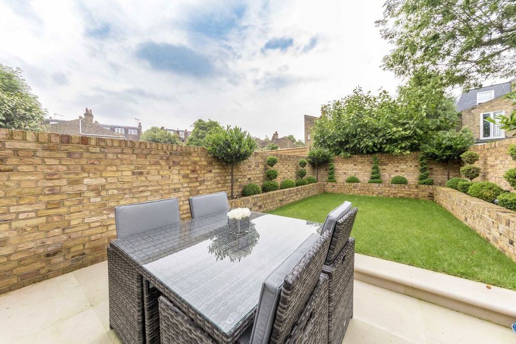 Property photo 3 of 12