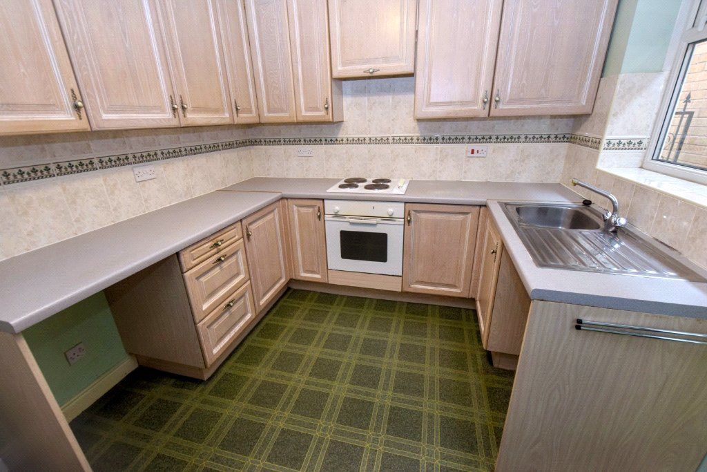 Property photo 3 of 16 Kitchen