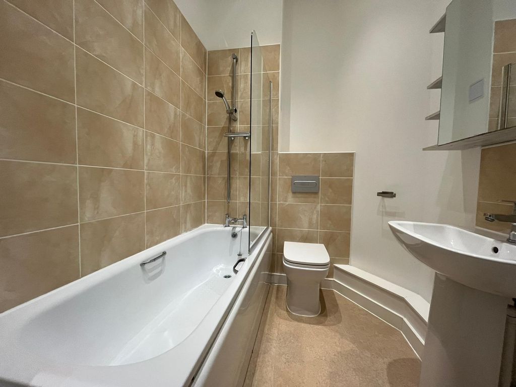 Property photo 3 of 8 Bathroom