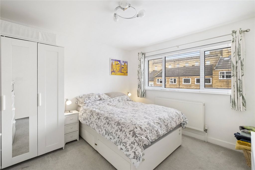 Property photo 3 of 7 Principle Bedroom