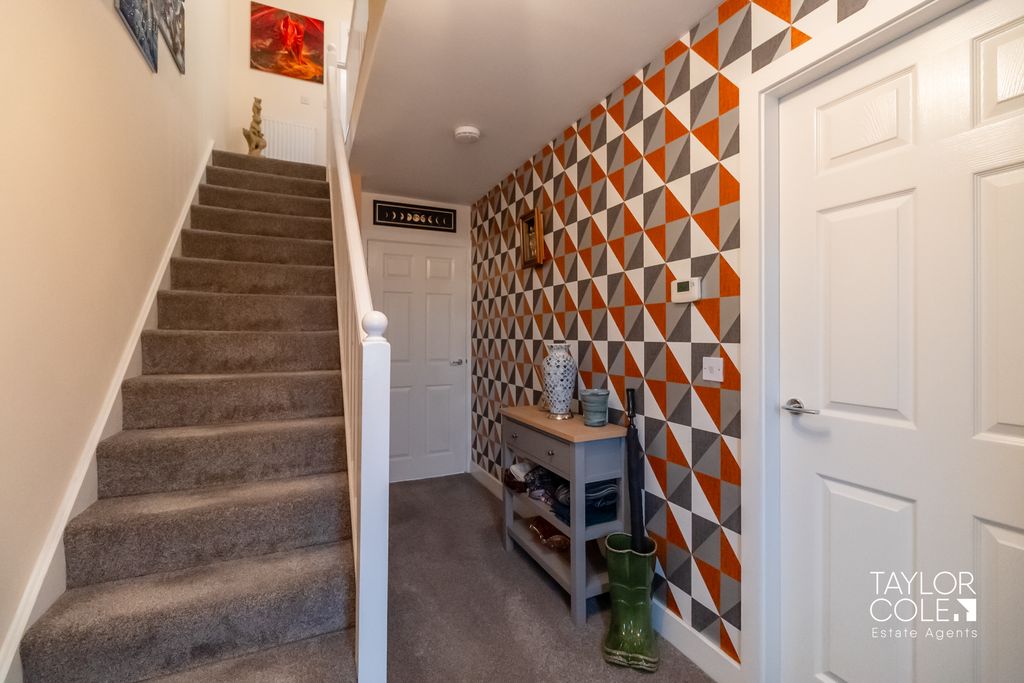 Property photo 2 of 27