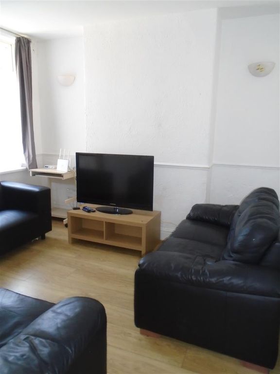 Property photo 2 of 10 Kitchen (3).Jpg