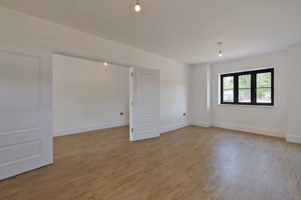 Property photo 2 of 17 Sitting Room