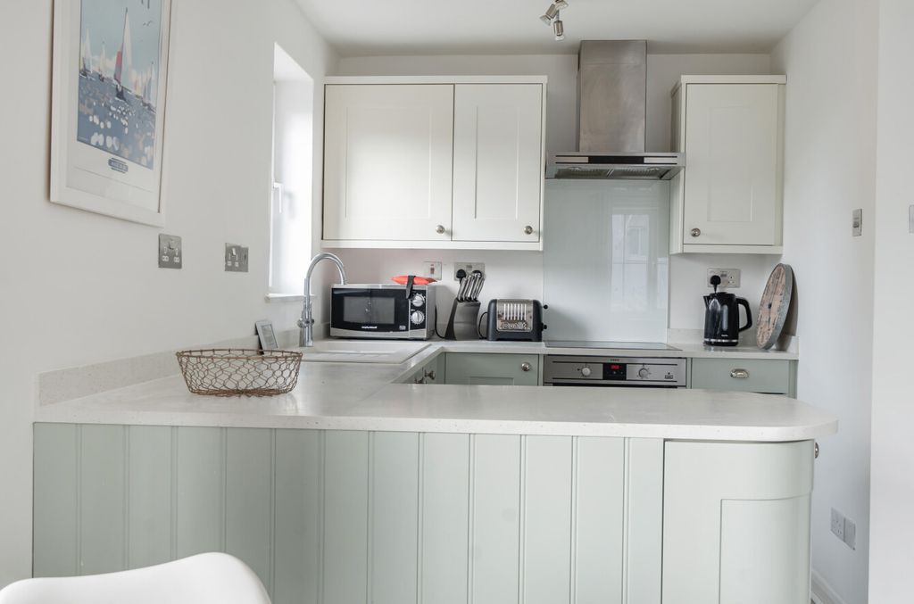 Property photo 3 of 18 1431064-10-69c514...