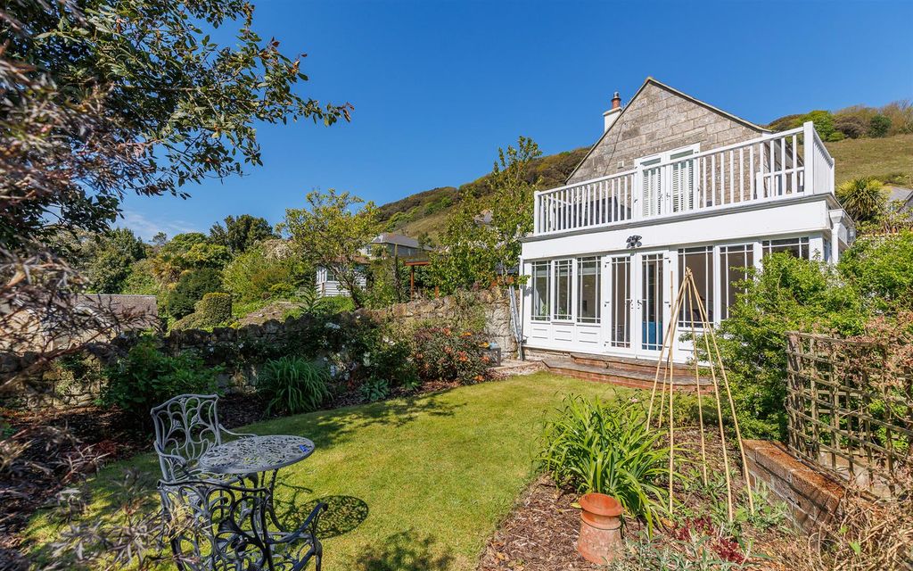 Property photo 2 of 32