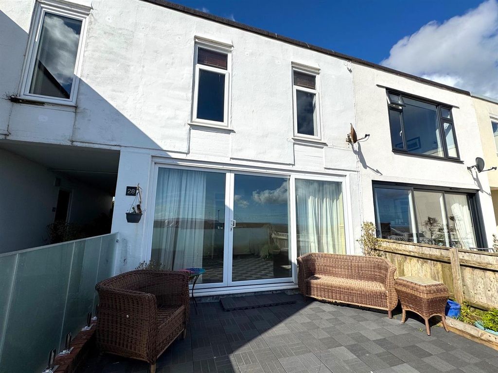 Property photo 3 of 13 Front 2.Jpg