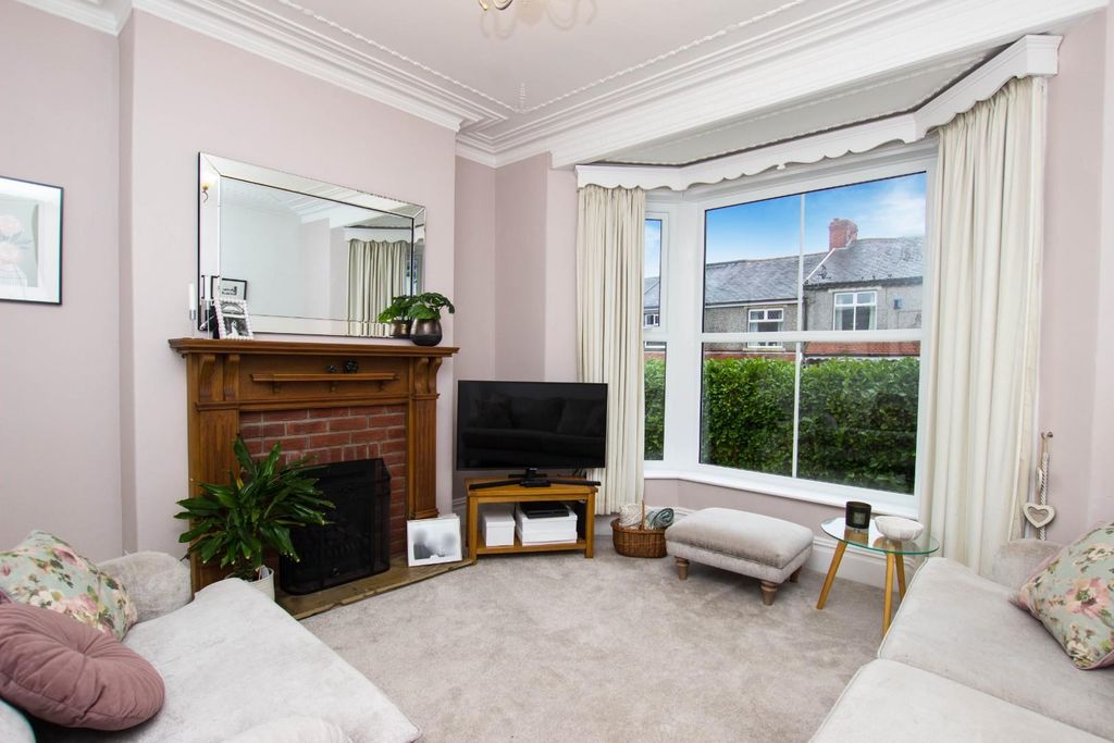 Property photo 2 of 21