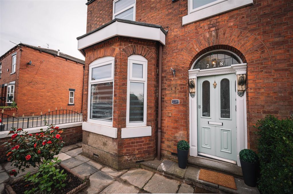 Property photo 3 of 16 Failsworth123.Jpg