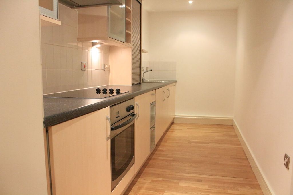 Property photo 2 of 8 Img_31359_5_Original.Jpg