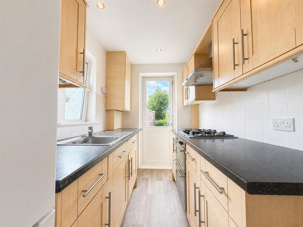 Property photo 1 of 10 Kitchen