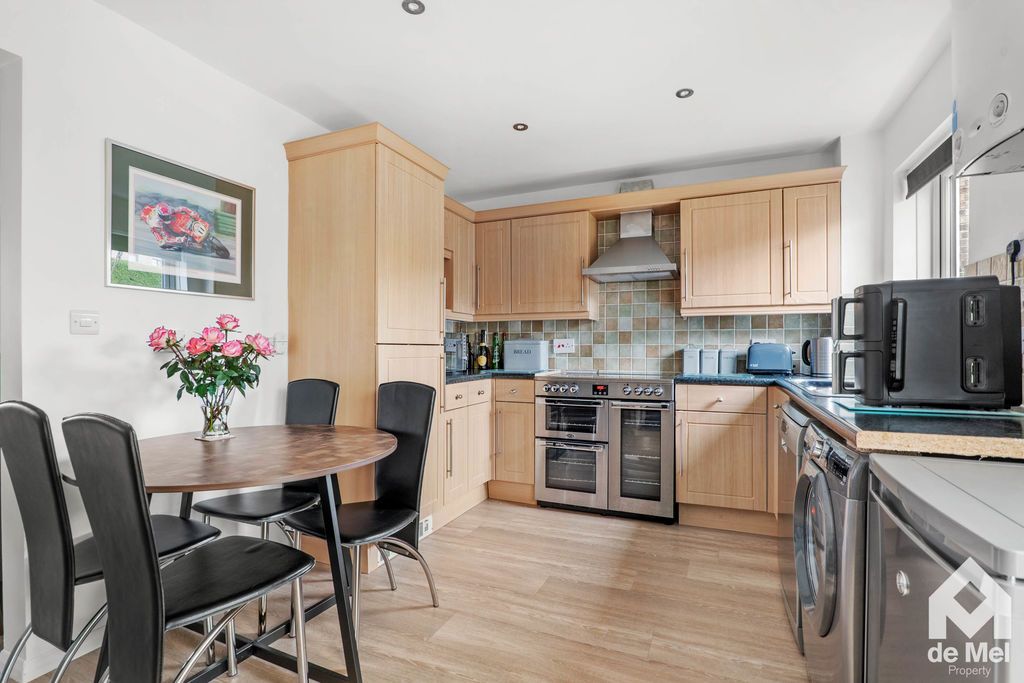 Property photo 2 of 13 Photo 9