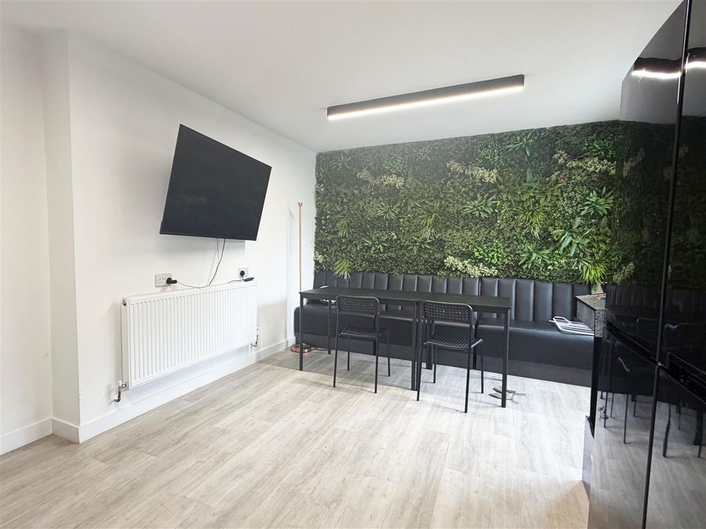 Property photo 3 of 9 Ld Recep.Jpg