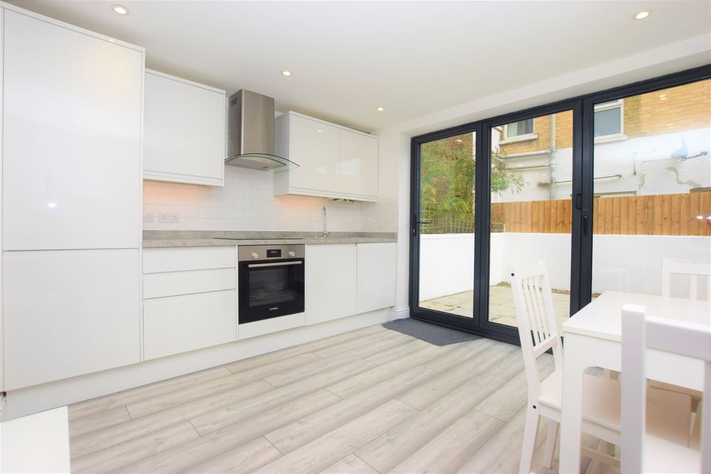 Property photo 3 of 8 K