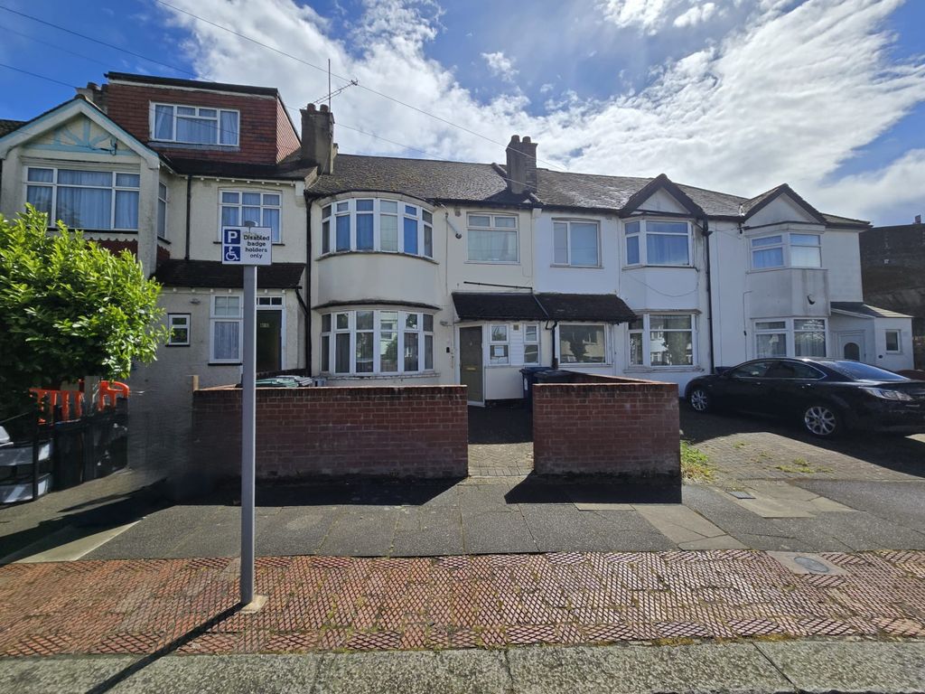 Property photo 1 of 5 3 Bed Terraced House For Sale Woodville Road