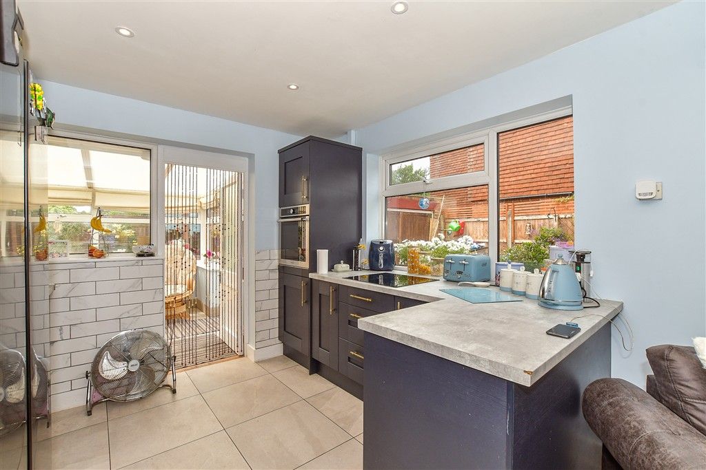 Property photo 1 of 11 Kitchen