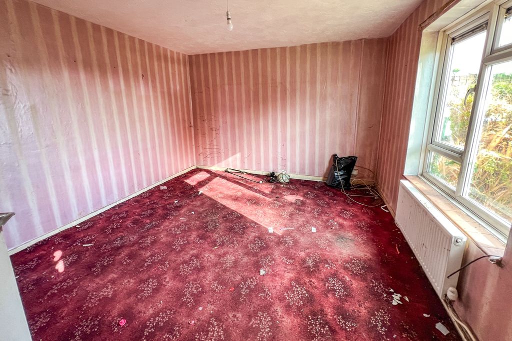 Property photo 3 of 15 41 Hill Rise, Chippenham, Wiltshire, Sn15 1Au