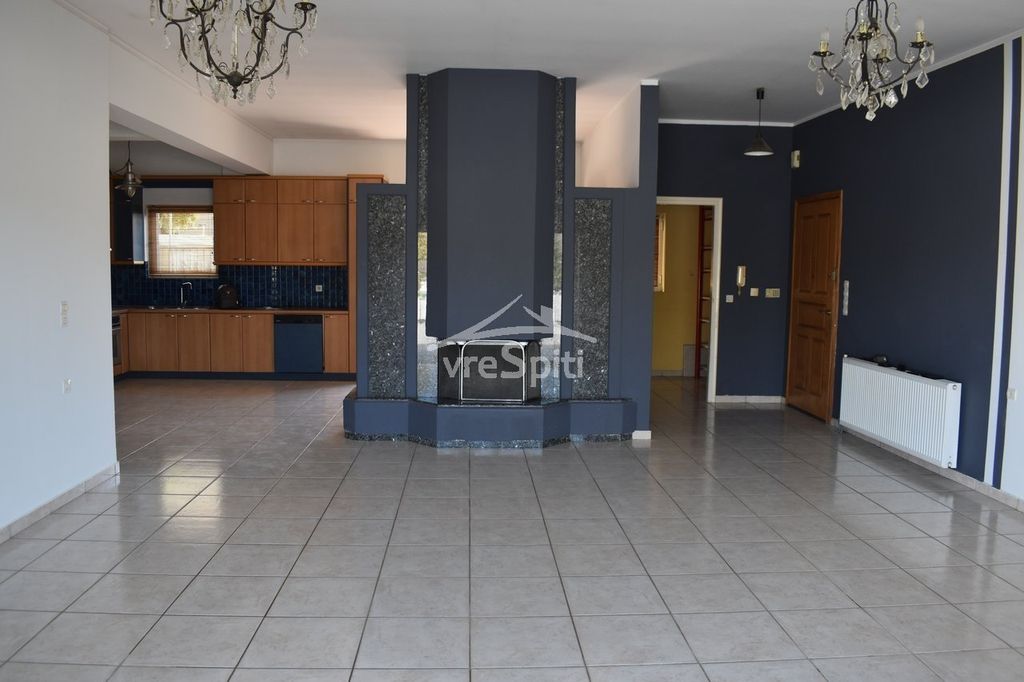Property photo 2 of 25