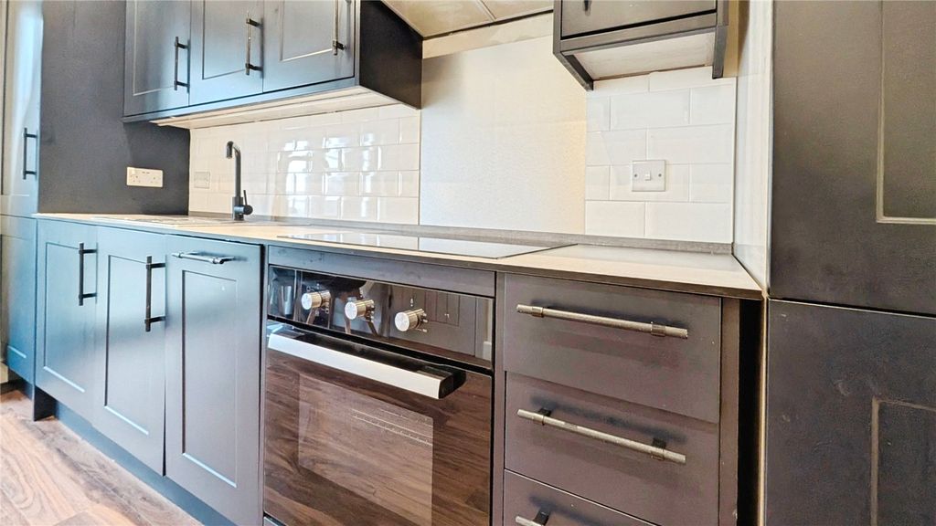 Property photo 3 of 7 Studio