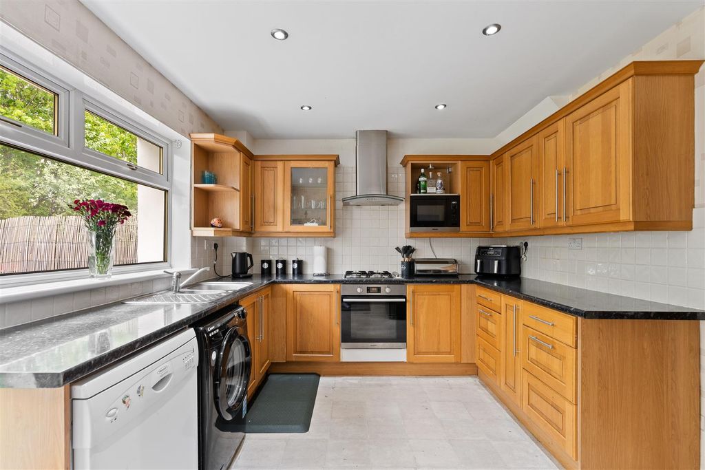 Property photo 3 of 27 5.Jpg