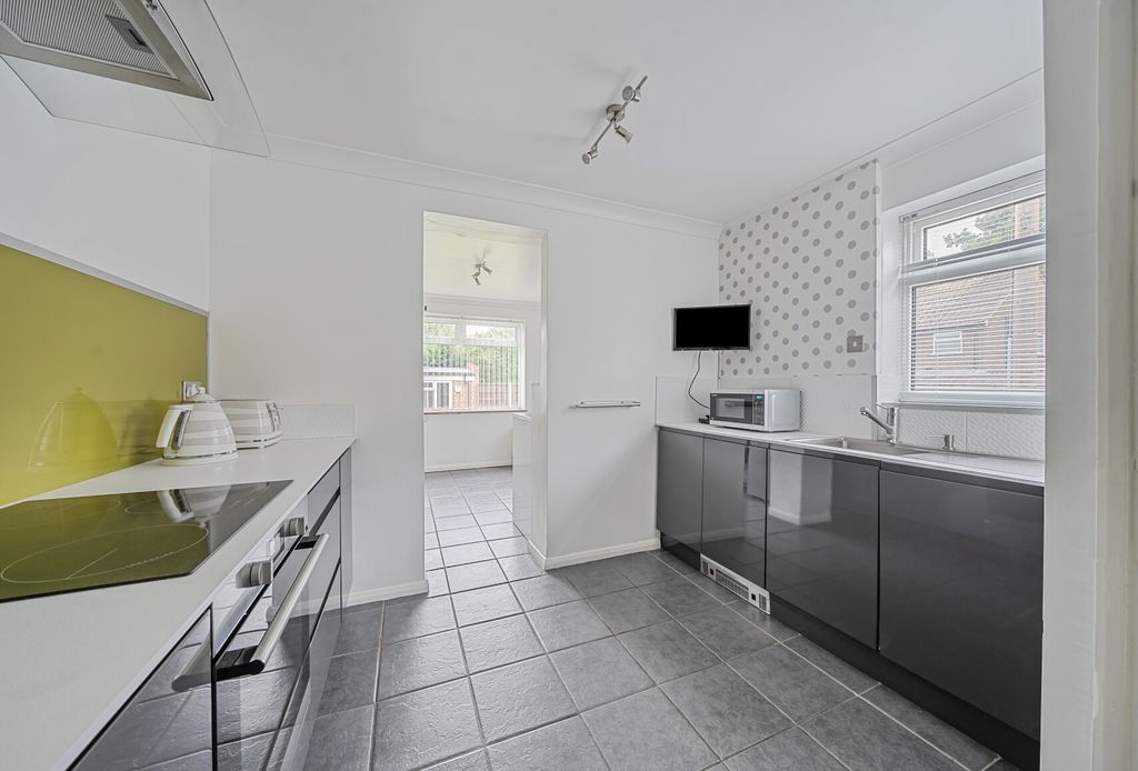 Property photo 2 of 16 1359926-16-68d6c9...