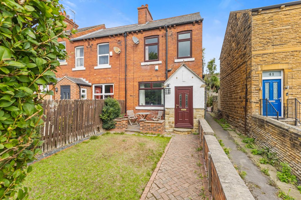 Property photo 1 of 17 2 Bedroom End Terrace