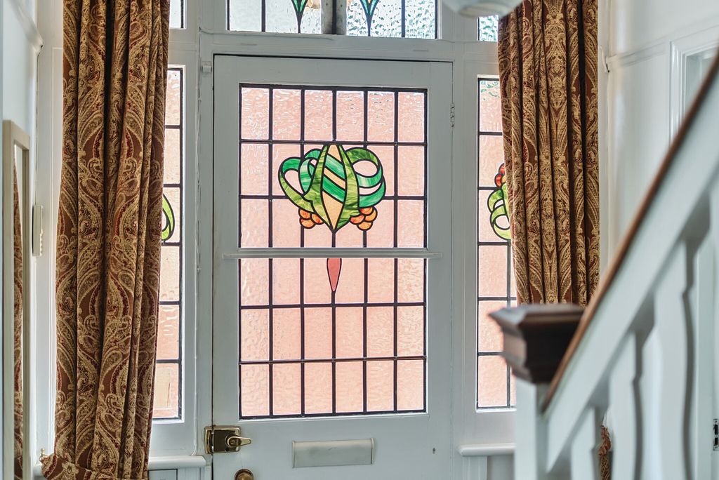 Property photo 2 of 24 1333985-18-689200...