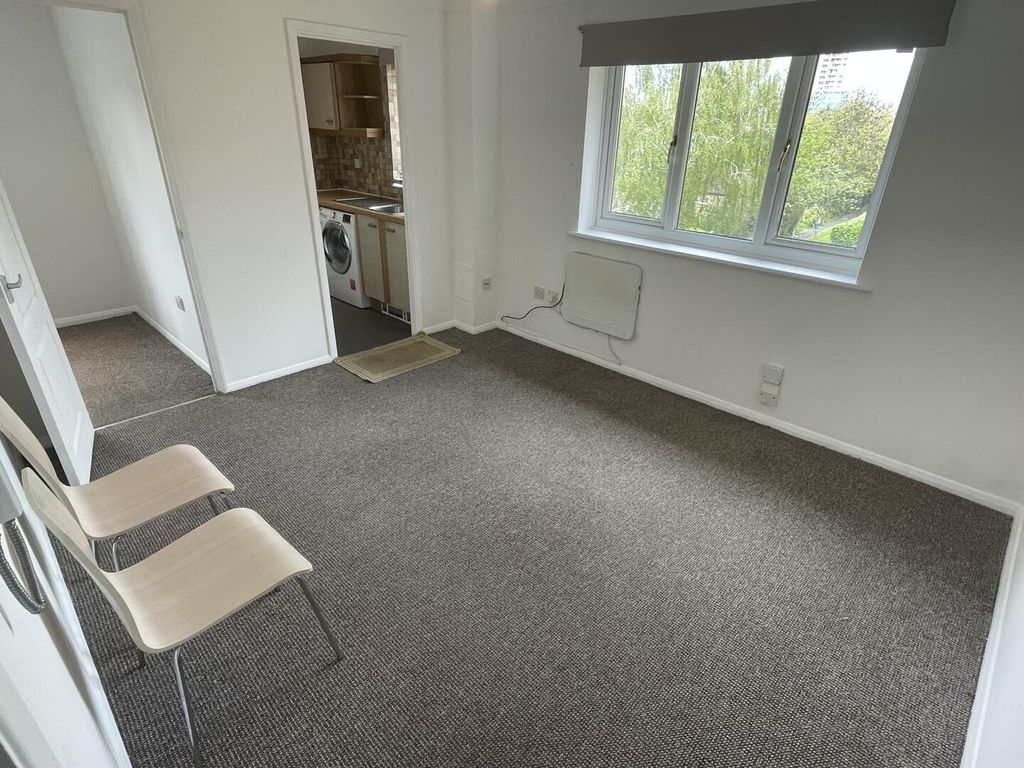 Property photo 3 of 9 Living Room