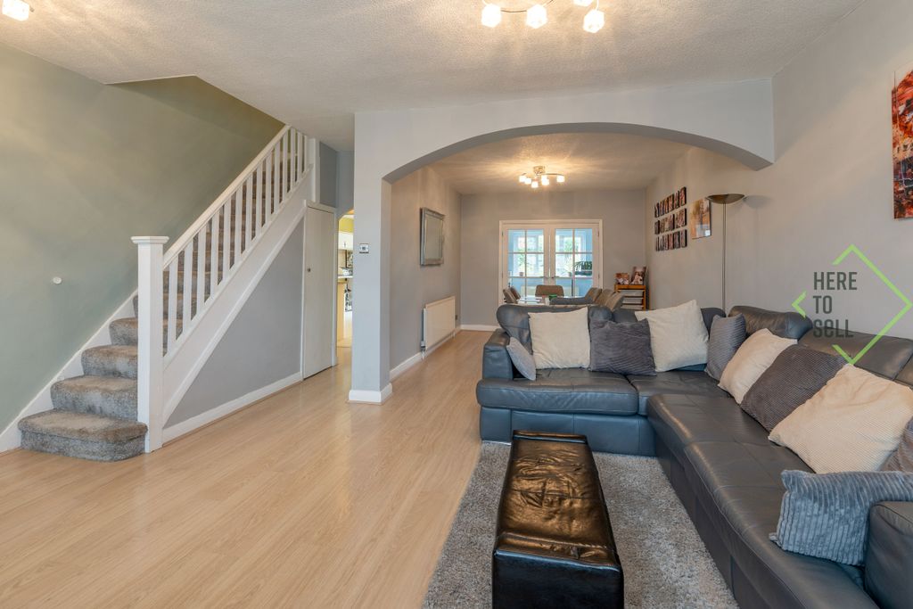 Property photo 2 of 16 Gallants Farm Road, Barnet, En4-Reception1