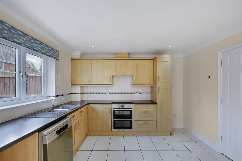 Property photo 3 of 16 Kitchen