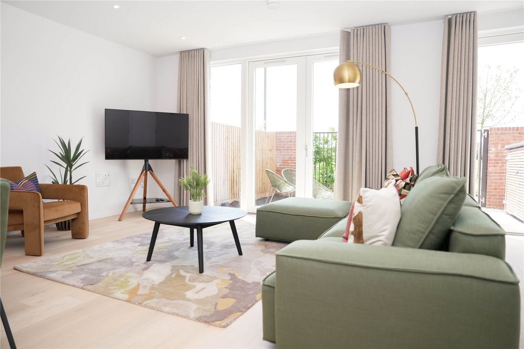 Property photo 2 of 17 Show Home