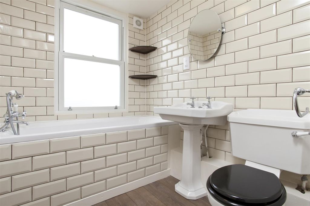 Property photo 2 of 11 Bathroom Combined W.C