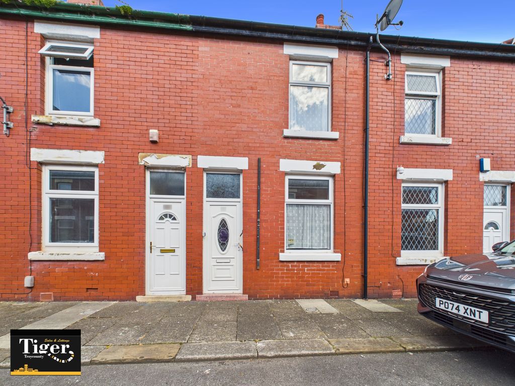 Property photo 1 of 10 Cam01931G0-Pr0354-Still010