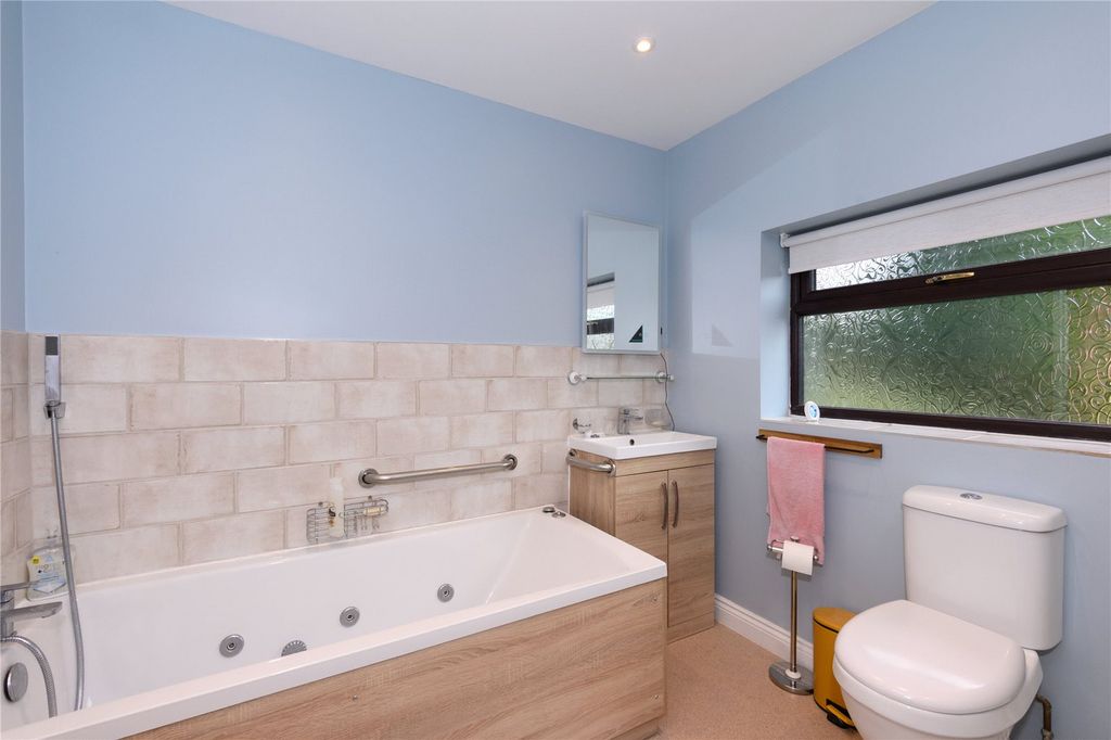 Property photo 3 of 15 Bathroom