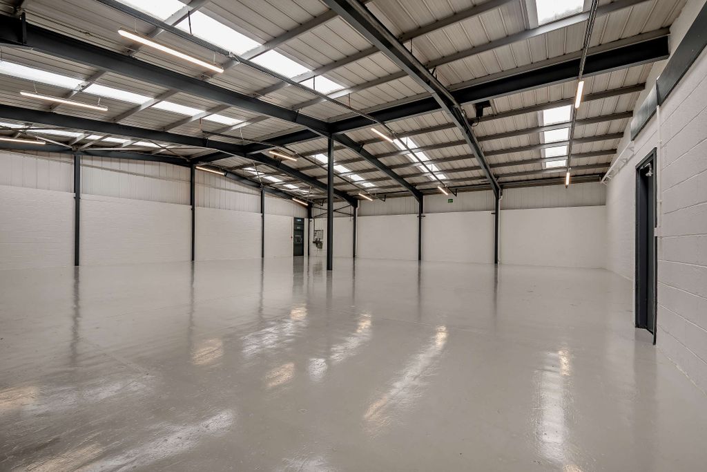Property photo 3 of 5 8597720-Interior14-800