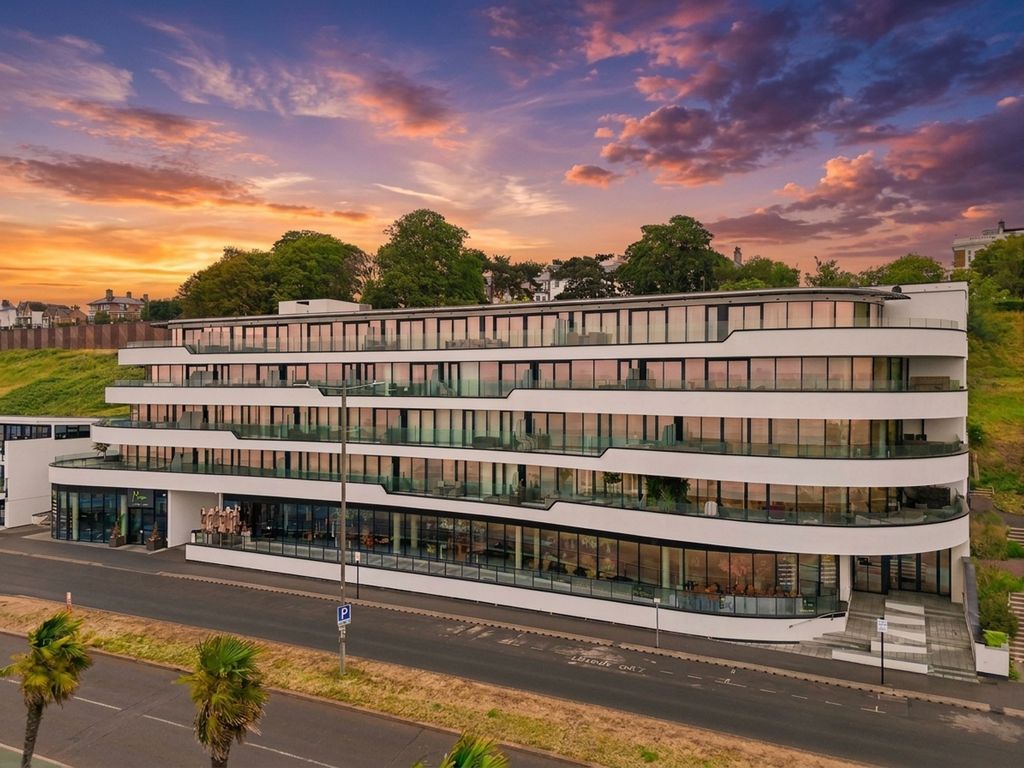 Property photo 1 of 18 Seafront Apartment