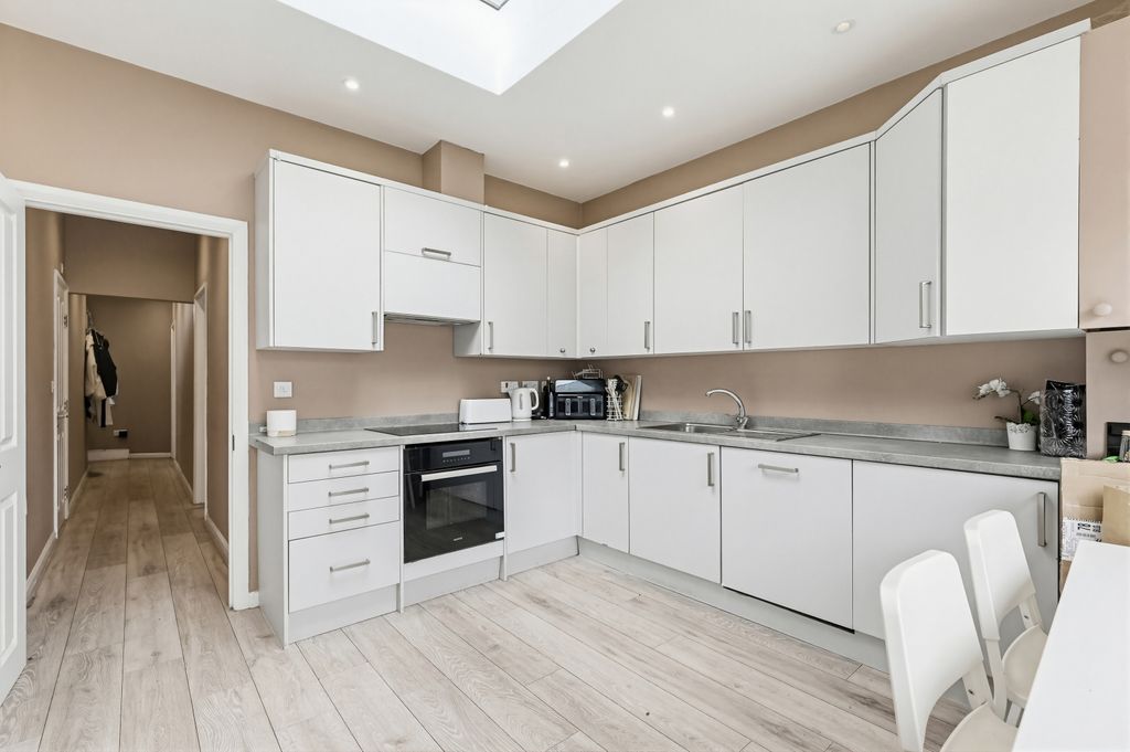 Property photo 1 of 9 Picture No. 18